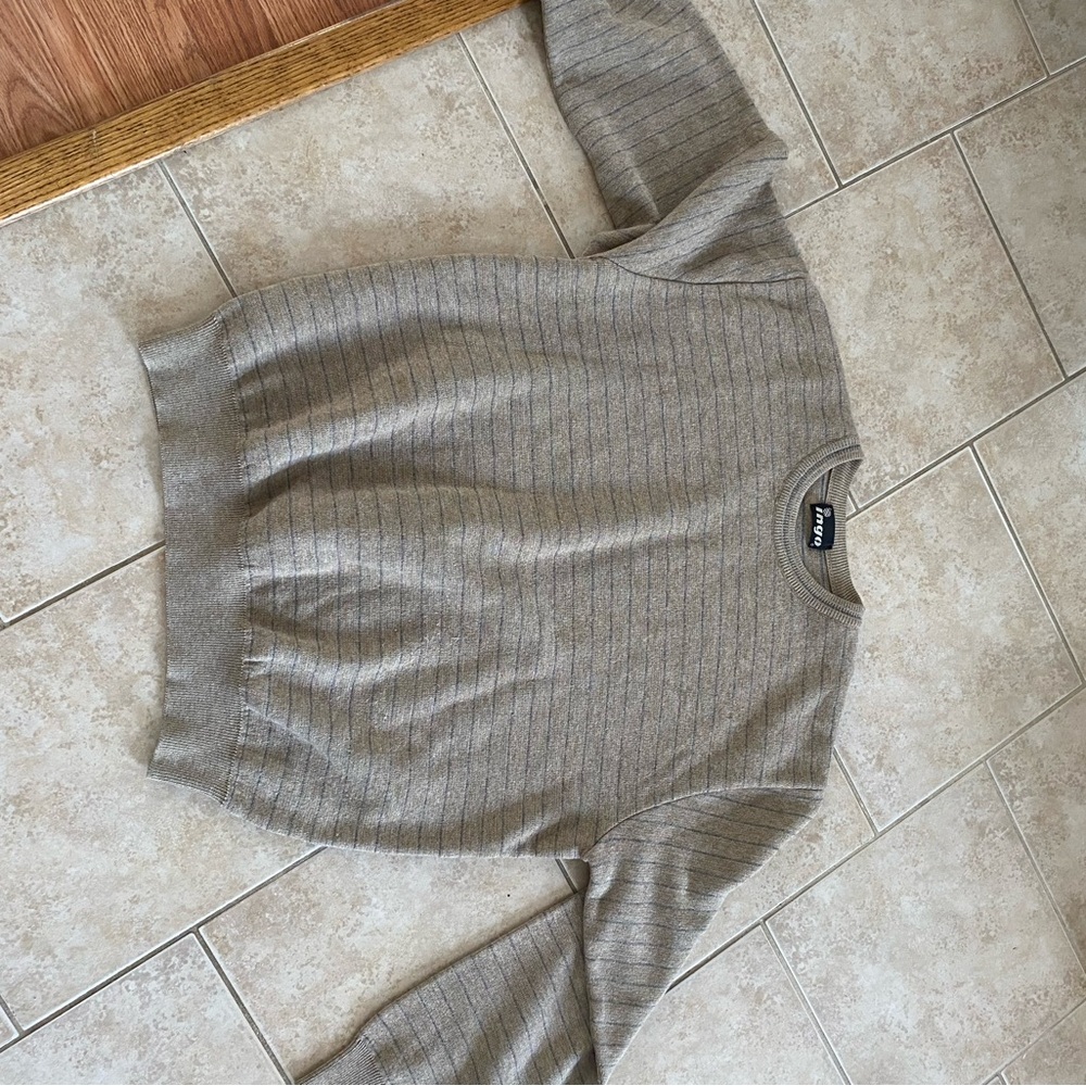 Gray Crewneck Sweater with Ribbed Knit Design